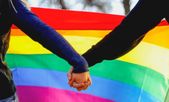 Zvicra legalizon martesat në të njëjtën gjini