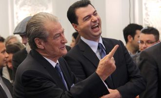 Berisha thirrje demokratëve: Të bashkohemi e të hedhim në kosh plehrash vendimin e Bashës