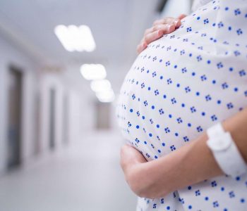 Vdes nga COVID-19 shtatzëna 29-vjeçare nga Gjilani