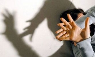 Sulmon babain dhe motrën, arrestohet