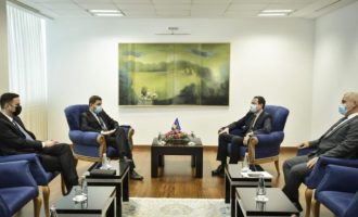 Zyra e kryeministrit tregon se çka diskutoi Kurti me Krasniqin dhe Abdixhikun