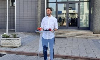 Uran Ismaili – i pari kandidat për kryetar të Prishtinës që dorëzon mandatin e deputetit