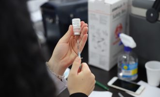 Vaksinimi anti-COVID, MSH: Tani një qytetar mund të caktojë termine për 10 të tjerë