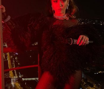 Rita Ora e quan ‘çmenduri’ performancën e saj në Kullën Eiffel
