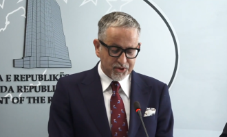 Arben Vitia dorëhiqet nga pozita e ministrit të Shëndetësisë