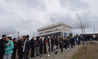 Përkujtohen 15 maturantët e Malishevës që vdiqën në tragjedinë e Fushë Arrëzit