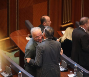 Hamza pritet ngrohtësisht nga deputetët e PDK-së pas fitores në Mitrovicë