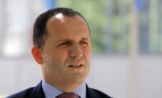 Hoti për situatën pandemike: Java mbetet kritike për shkak të tubimeve politike