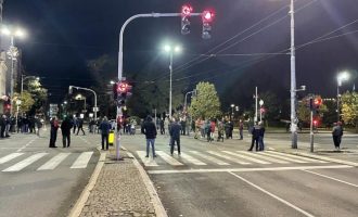 Serbët të shtunën protestojnë para ambasadës së SHBA-së në Beograd