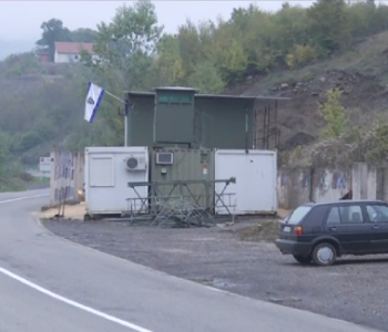 KFOR-i largohet nga pika kufitare në Jarinje