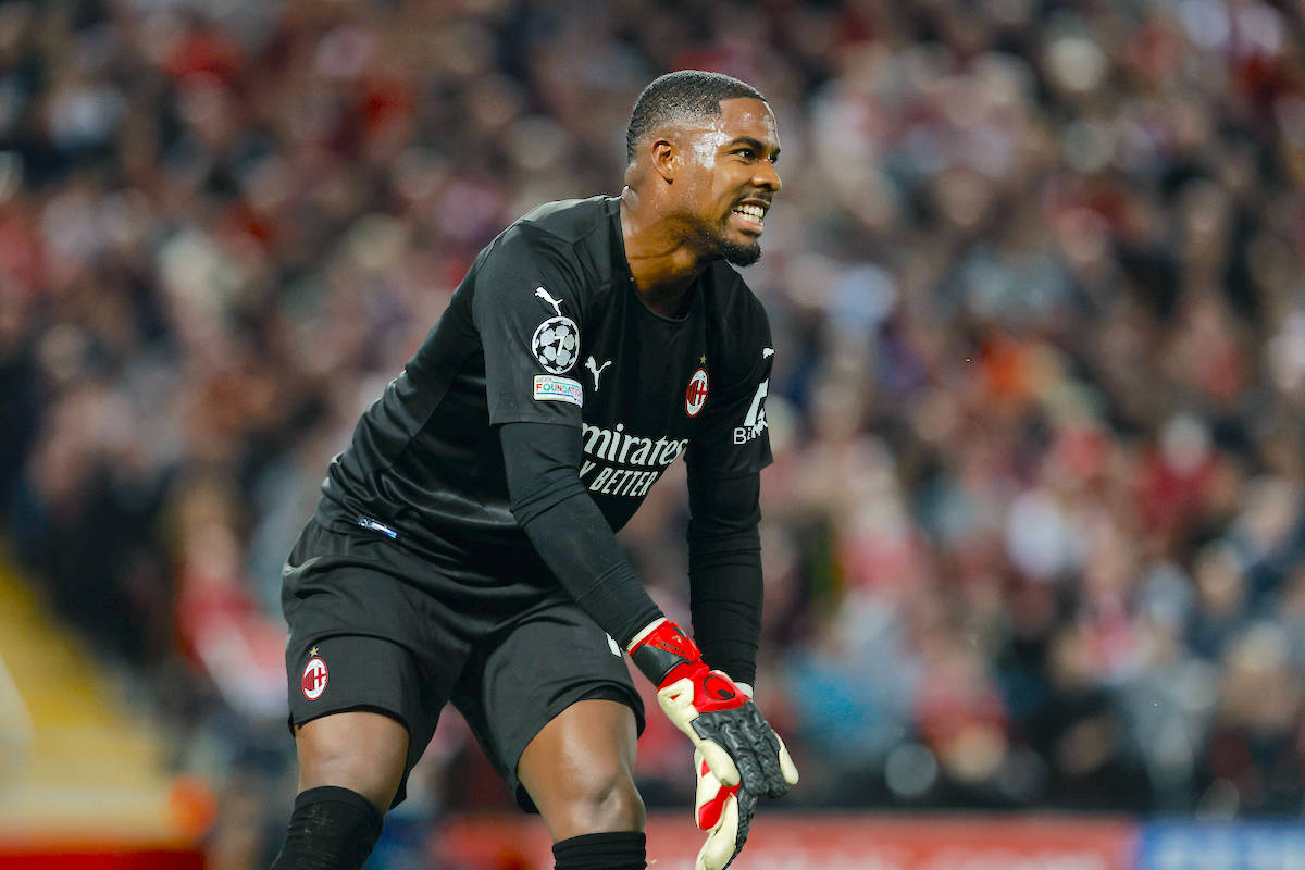 Operohet portieri i Milanit