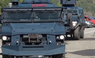 Largohet Njësia Speciale e Kosovës nga Bërnjaku, protestuesit provokojnë duke brohoritur “Serbia, Serbia” (VIDEO)