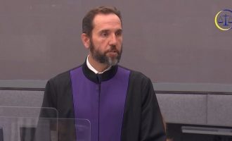 Smith: Ekziston një grup i vogël i fuqishëm njerëzish në Kosovë që nuk duan të ekzistojë Gjykata Speciale