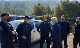 Sveçla viziton pikat kufitare, monitoron zbatimin e marrëveshjes për stikersat në targat e veturave