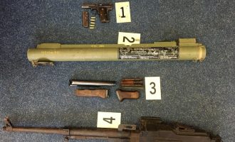 Arrestohet një person në Gjakovë, kishte armë luftarake në shtëpi