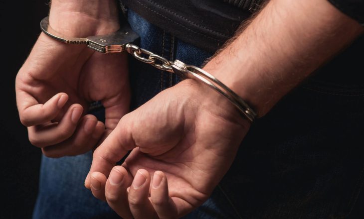 Arrestohet 19-vjeçari i dënuar me tri vite burgim për bashkëjetesë me një të mitur