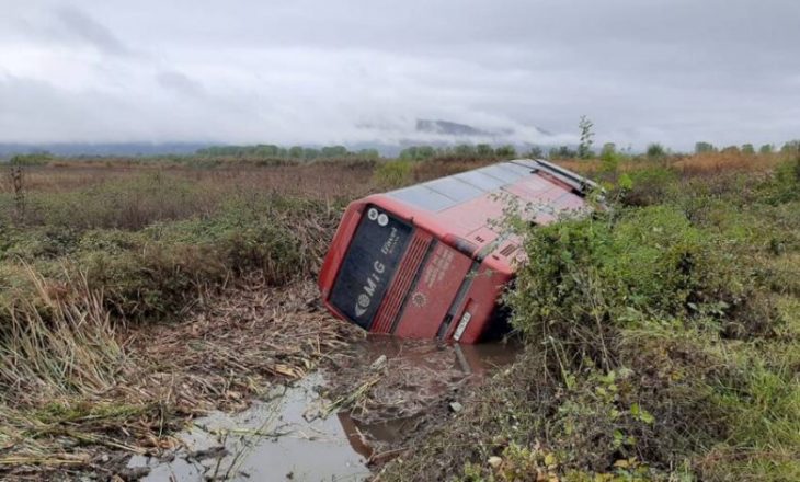 Aksidentohet autobusi në Maqedoninë e Veriut, pesë të lënduar