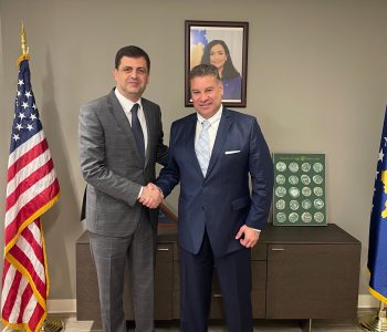 Gabriel Escobar viziton Ambasadën e Kosovës në Washington
