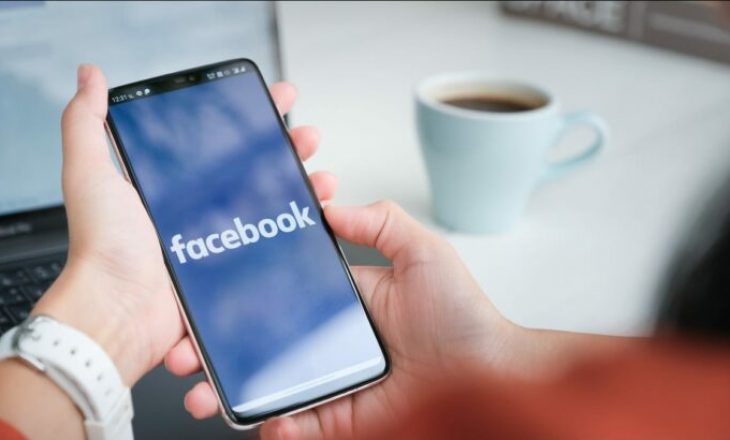 Facebook.com u listua për shitje pas rënies së faqeve të internetit