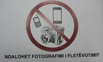 Dy raste të fotografimit të votës raportohen në Pejë