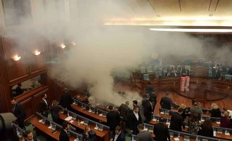 Aktakuzë ndaj Mytaher Haskukës, Rexhep Selimit e tre ish-deputetëve për hedhje të gazit lotsjellës