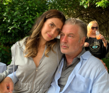 Gruaja e Alec Baldwin reagon pas vrasjes në xhirimet e filmit