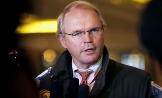 Christopher Hill pritet të bëhet ambasador i SHBA-së në Serbi