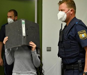 E la të vdiste fëmijën nga etja në diell, dënohet me 10 vjet burg gruaja gjermane