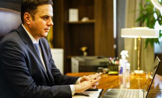 Abdixhiku kërkon nga BE-ja liberalizimin e vizave për Kosovën