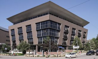 Ministria e Arsimit njofton për një konkurs për bursa studentore