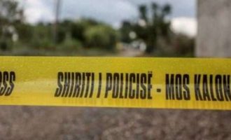 Gjendet një person i vdekur në korridorin e një ndërtese