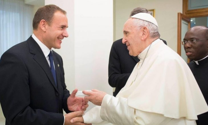 Emërimi i përfaqësuesit të ri në Vatikan, Berisha: Presidentja të mos e aprovoj vendimin skandaloz të Gërvallës