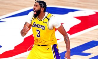 Lakers triumfojnë edhe pa James, Golden State e pandalshme