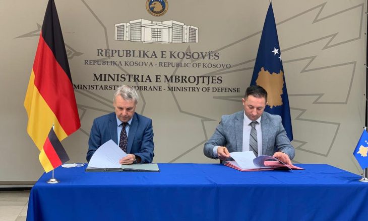 Gjermania dhe Kosova nënshkruajnë marrëveshje prej 1 milion eurosh për ta mbështetur FSK-në