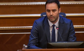 Glauk Konjufca kritikon ministrat: Qeveria të bëhet më serioze
