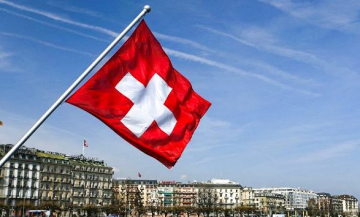 Zviceranët kundërshtojnë propozimet për heqjen e kufizimeve ndaj COVID-19