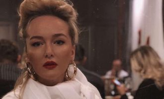 Adriana Matoshi reagon pas fotografis së Yllka Gashit me Vjosa Osmanin dhe Dua Lipën