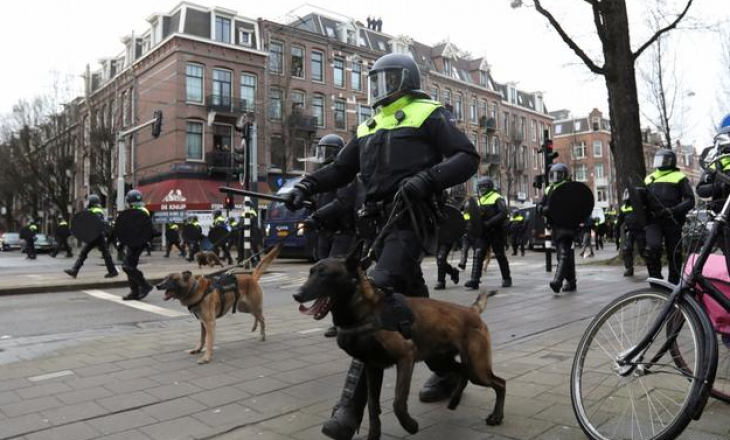 Qeveria holandeze shtrëngon sërish masat për COVID-19