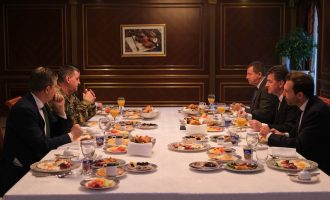 Lajçak takohet me shefin e EULEX-it dhe komandantin e KFOR-it, flasin për Kosovën