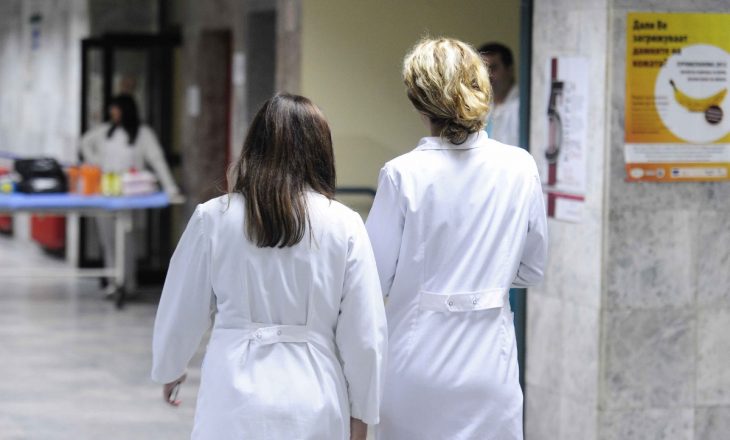 Mjekët i quajnë “sadaka” shtesat e Qeverisë prej 60 euro