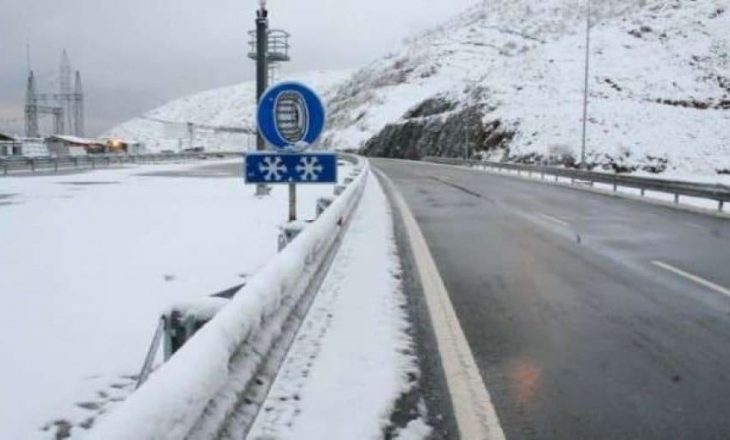 Ministria e Infrastrukturës njofton mbi gjendjen e rrugëve pas reshjes së borës