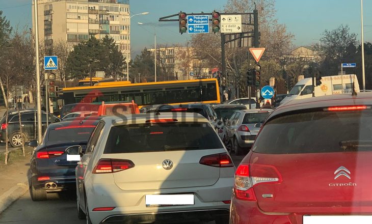 Reduktimet e energjisë, “tollovi” te semaforët në Prishtinë