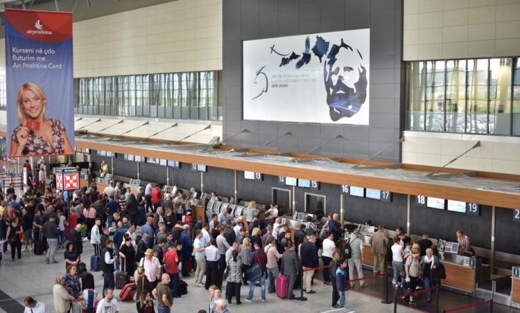 Dogana kap një udhëtar me 100 fishekë në aeroport