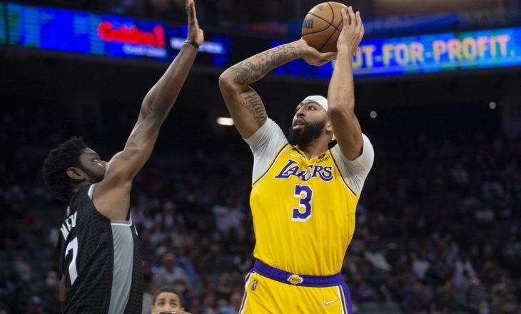 Anthony Davis i papërmbajtshëm – Lakers arkëtojnë pikët e plota