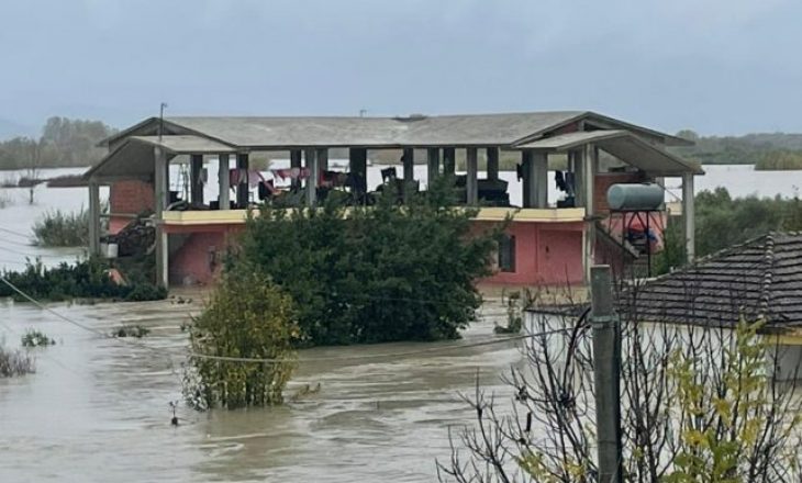Përmbytjet në Fier dhe Vlorë, pezullohet mësimi në këto shkolla