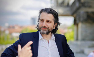 Rama merr sot detyrën e kryetarit të Prishtinës