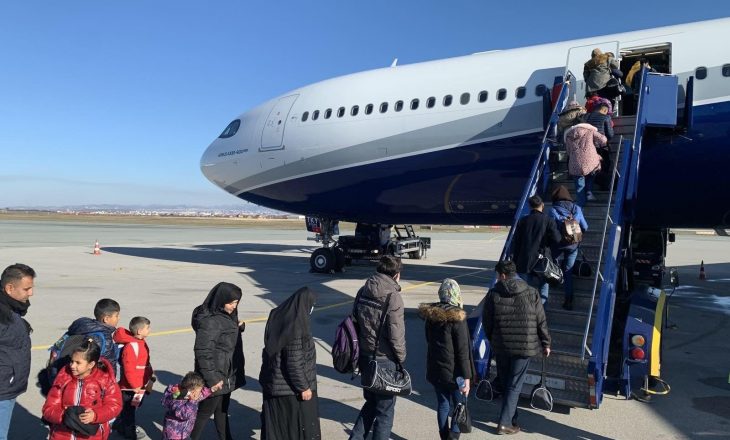 Edhe 256 afganë largohen nga Kosova