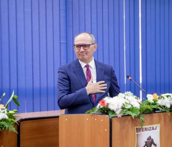 Agim Aliu betohet si kryetar i Ferizajt për edhe një mandat