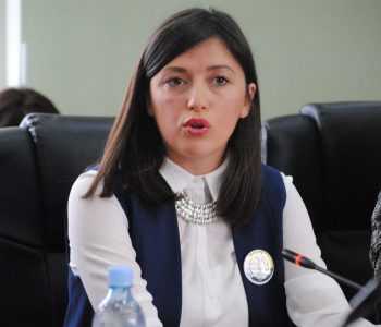 Kurti e prezantoi Kosovën me fusnotë, reagon Haxhiu