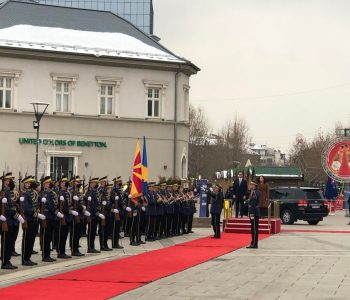 Pendarovsk vjen në Prishtinë, Osmani e pret me ceremoni shtetërore